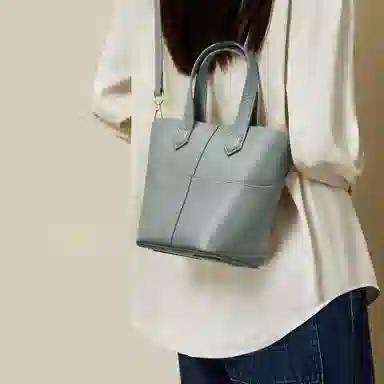 红蜻蜓 法式复古设计高级感纯色简约大气通勤大容量 牛皮 水桶包单肩包斜挎包手提包 常规 女款 卡其色 浅绿色