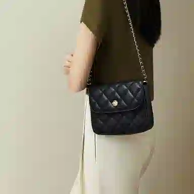 红蜻蜓 时尚百搭菱格小香风通勤实用高级感 牛剖层皮革 斜挎包 女款 黑色