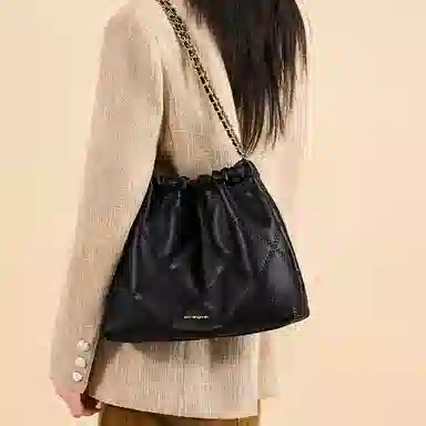 红蜻蜓 时尚简约链条设计百搭 合成革 单肩包 常规 女款 黑色