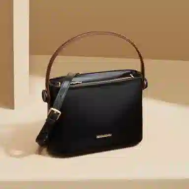 红蜻蜓 简约时尚设计高级感通勤小众通勤包 牛皮拼超细纤维合成革 手提包单肩包斜挎包 中号 女款 米白色/黑色