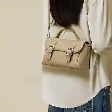 红蜻蜓 小众设计时尚简约高级感通勤百搭亮面打容量 牛皮 斜挎包 常规 杏色