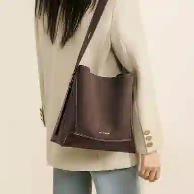 红蜻蜓 简约百搭小众气质高级感通勤日常实用水桶包手提腋下斜挎包 牛皮 单肩包 常规 女款 黑色/咖啡色