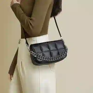 红蜻蜓 通勤小香风菱格链条百搭 牛皮拼超纤合成革 斜挎包 女款 黑色/银色