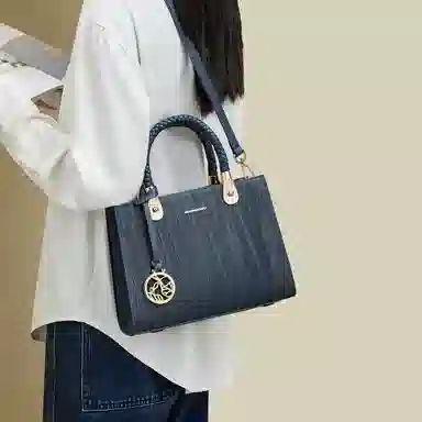 红蜻蜓 高级感气质通勤百搭款 牛皮 手提包斜挎包 女款 蓝色/黑色