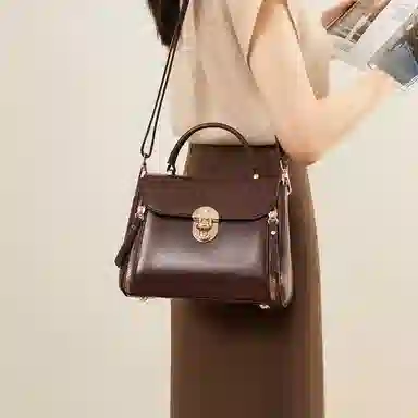 红蜻蜓 高级感经典设计气质百搭通勤妈妈老花 牛剖层皮革拼合成革 轻巧便携学院风女友斜挎包单肩包手提包 女款 咖啡色/黑色/奶昔白