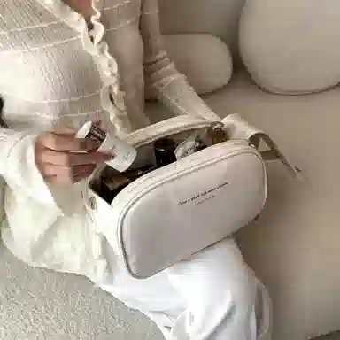 乐活旅行 耐脏防水大容量便携式皮革面包款双拉链化妆包 男女同款 白色/藕色