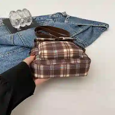 巴朗熊 休闲外出百搭 尼龙 斜挎包 女款 多色