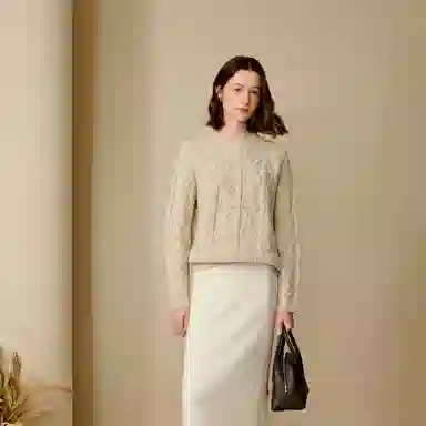 茵曼 复古杂色绞花圆领宽松针织衫 女款