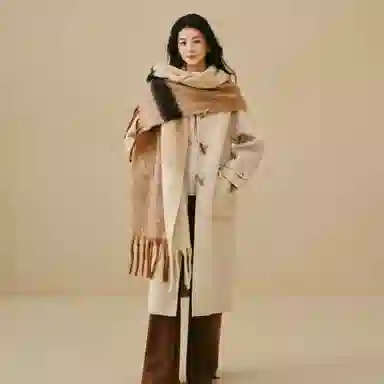 茵曼 羊驼毛蚕丝牛角扣长款双面呢大衣 女款