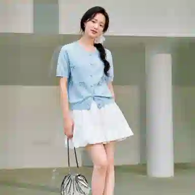 茵曼 气质时尚舒适短袖针织衫 女款