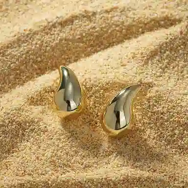 925