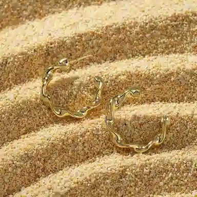 925