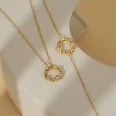 925
