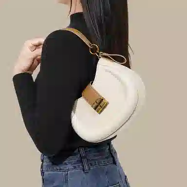 Cinvai&Krose Crescent Bag