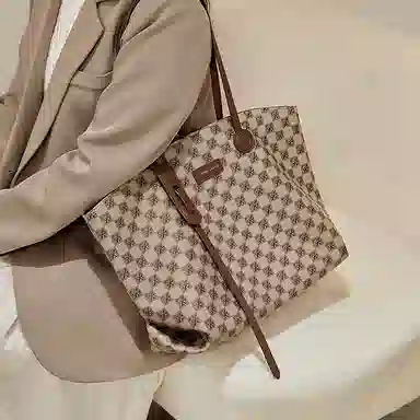 CinvaiKrose pvc Tote