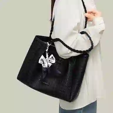 CinvaiKrose Tote