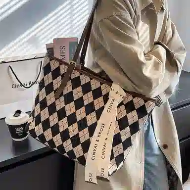 CinvaiKrose pvc Tote