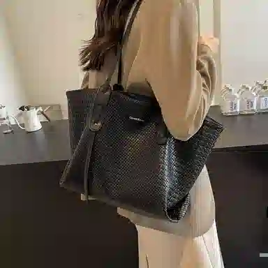 CinvaiKrose PVC Tote