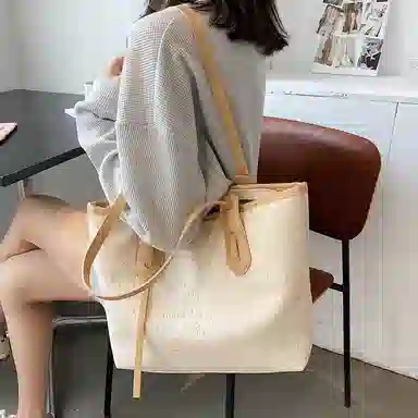 CinvaiKrose Tote