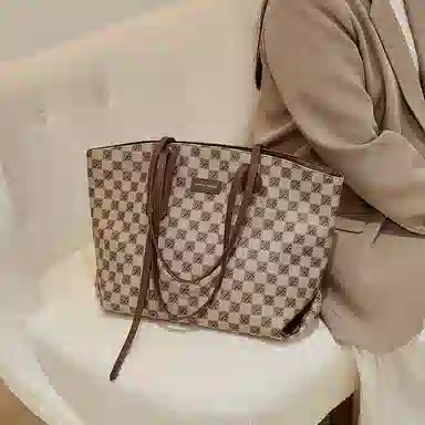 CinvaiKrose pvc Tote