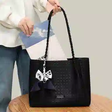 CinvaiKrose Tote