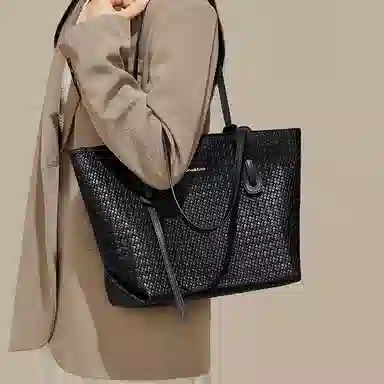 CinvaiKrose PVC Tote