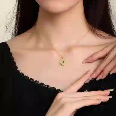 925