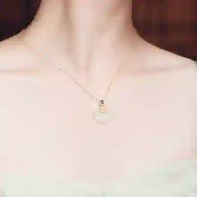 925