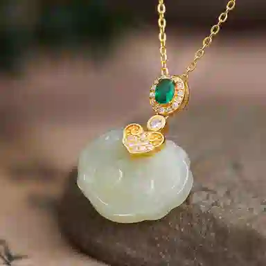 925