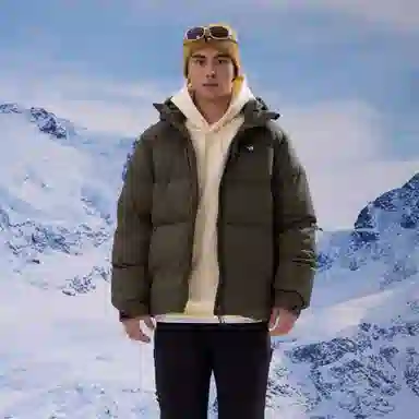 700