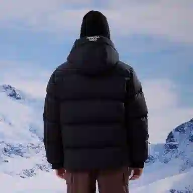 700