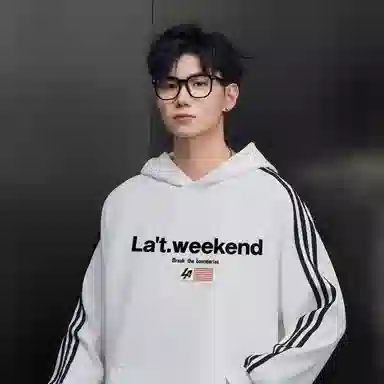 LA'T.WEEKEND Logo