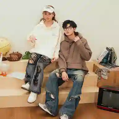 LA'T.WEEKEND clean fit Logo