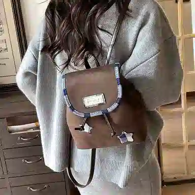 轩玺 美拉德复古轻便时尚星星贴布设计 麂皮绒 背包双肩包 女款 咖色/黑色/棕色/灰色