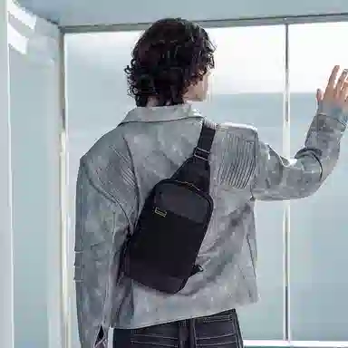 北极猎人 潮酷有型商务上班通勤时尚简约风 尼龙 胸包 男款 黑色/卡其色