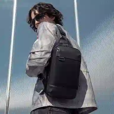 北极猎人 潮酷有型商务上班通勤时尚简约风 尼龙 胸包 男款 黑色/卡其色