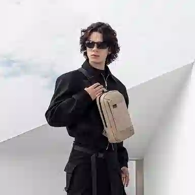 北极猎人 潮酷有型商务上班通勤时尚简约风 尼龙 胸包 男款 黑色/卡其色