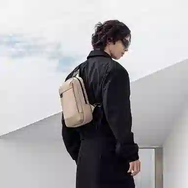 北极猎人 潮酷有型商务上班通勤时尚简约风 尼龙 胸包 男款 黑色/卡其色