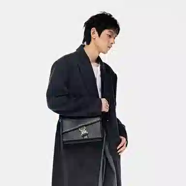 Kurotaya Irregular Snake Lock Shoulder Bag Black