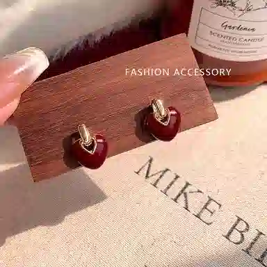 彤彤兔 法式复古安可拉红耳环滴油爱心耳钉 树脂 耳环 女款