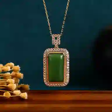 彤彤兔 绿色无事牌 人工宝石 项链 女款