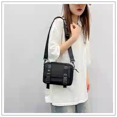 彤彤兔 工装风休闲潮流 尼龙 斜挎包 男女同款情侣款 黑色/白色/卡其色