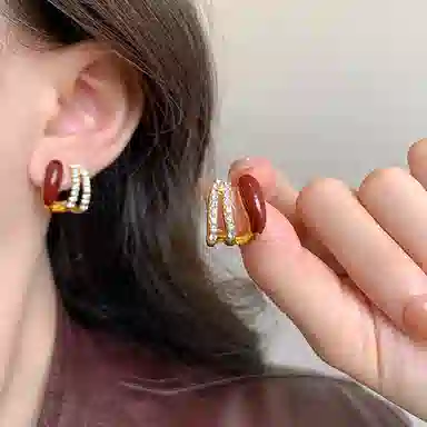 彤彤兔 韩系安可拉红色耳钉女百搭小众高级感时尚镶钻过年喜庆 合金 耳环 女款