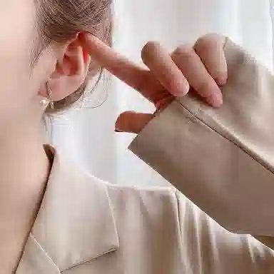 彤彤兔 交叉仿珍珠女韩国气质网红简约冷淡风耳钉通勤 树脂 耳环 女款