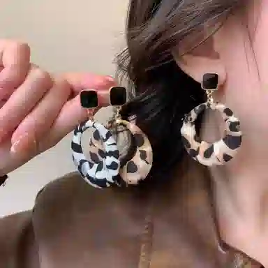 彤彤兔 高级感布艺豹纹耳环欧美个性夸张 树脂 耳环 女款