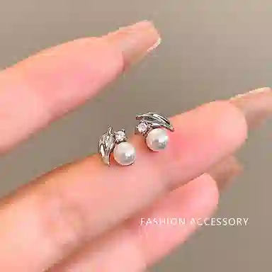 彤彤兔 韩系小众叶子仿珍珠通勤气质高级感锆石耳钉女百搭小巧 树脂 耳环 女款