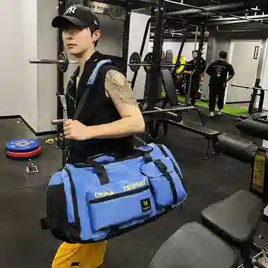 德力熊 训练潮牌 尼龙 健身包 男女同款情侣款 黑色粉色卡其色红色黄色军绿色蓝色