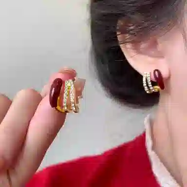 彤彤兔 韩系安可拉红色耳钉女百搭小众高级感时尚镶钻过年喜庆 合金 耳环 女款