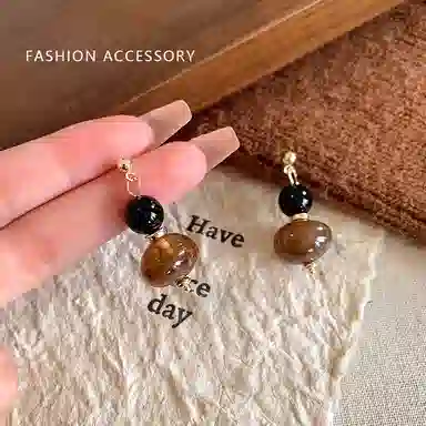 彤彤兔 港风复古美拉德串珠时尚个性冷淡风高级感 树脂 耳环 女款