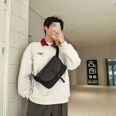 小众设计日常休闲通勤质感胸包运动出行旅行邮差包骑行包小方包 尼龙 斜挎包 男女同款情侣款 多色